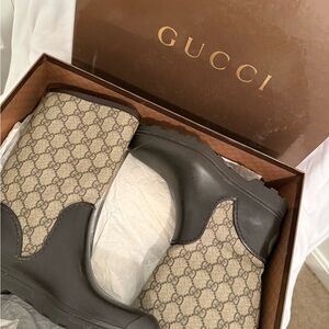 Gucci rain boots tan with fur inside